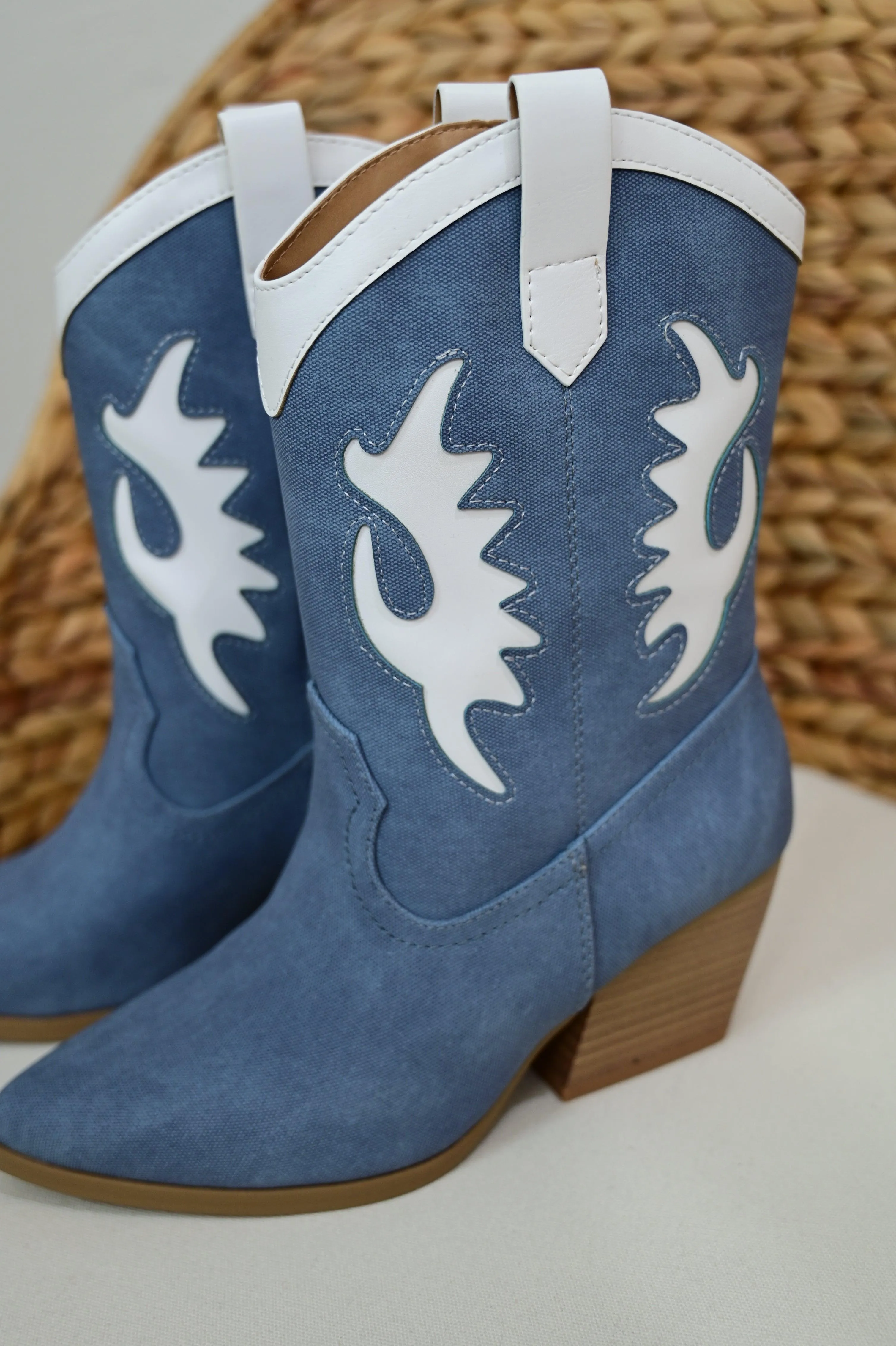 GIGA WOMENS TWO TONE COWBOY WESTERN HEELED BOOTS