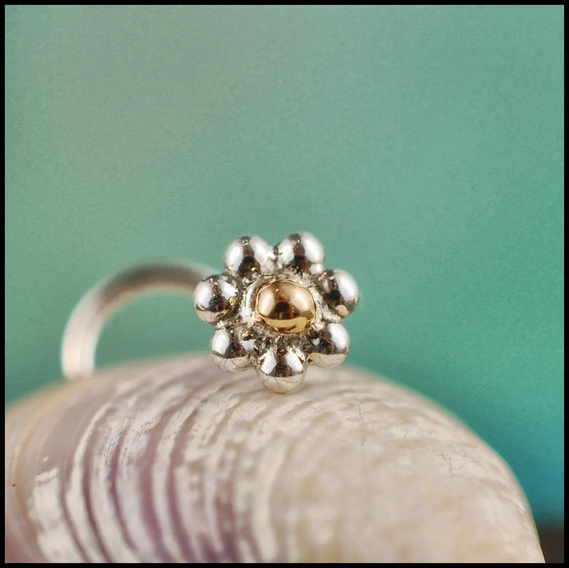 Yellow Gold Spot Daisy Nose Stud